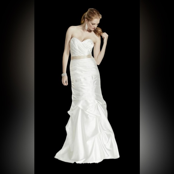 David's Bridal Ruched Strapless Wedding Dress Beadwork Accent White‎ Size 2 NEW - Picture 1 of 10